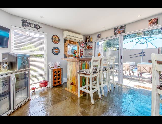 4 BEDROOM HOUSE FOR SALE IN CEDAR LAKES